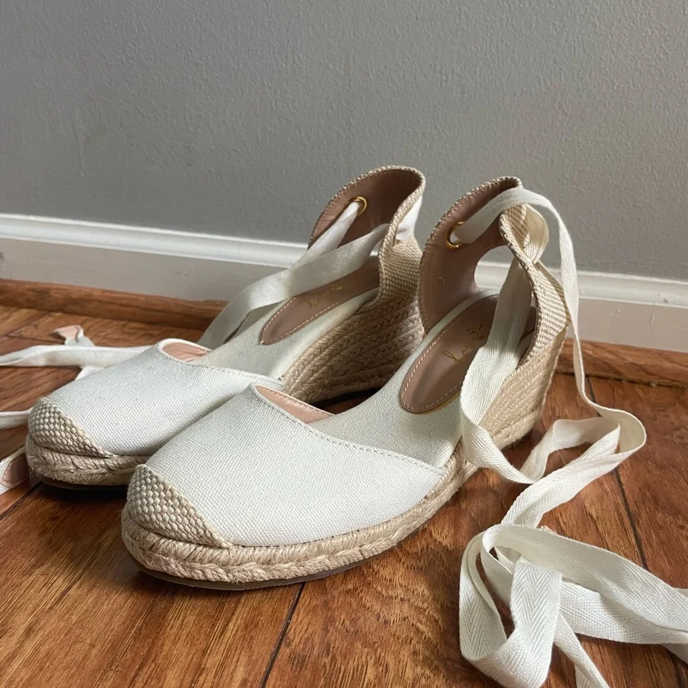 NWOT Women's White Espadrille Wedge Sandals Heels Closed Toe Lace Up